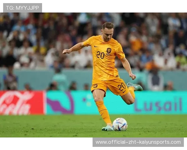 国际米兰传中接应训练：前锋与后卫的跑位配合被精细化