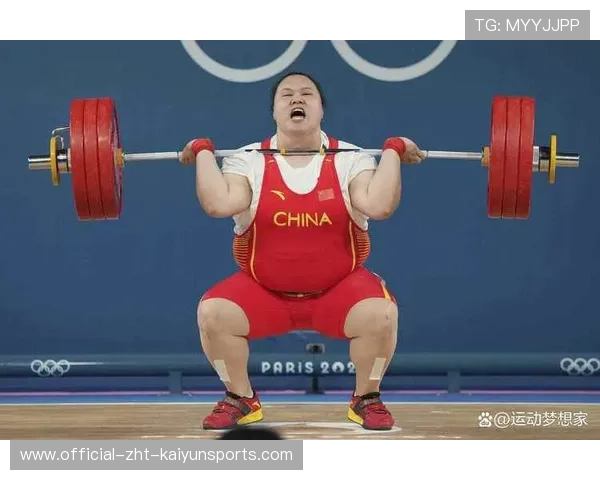 职业举重运动员的力量：他是如何通过发力顺序锁定重量的